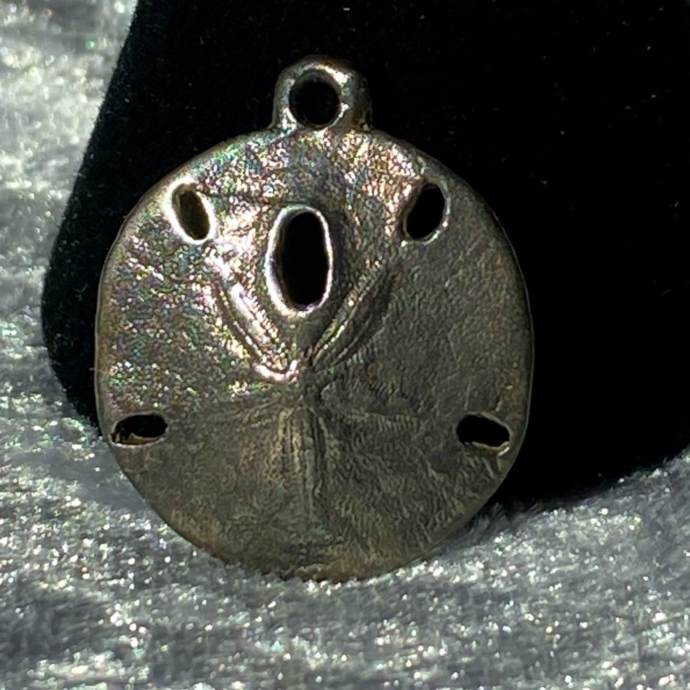 James Avery Small Retired Sterling Silver 925 Sand Dollar Pendant